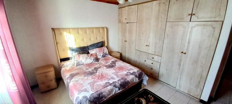 5 Bedroom Property for Sale in Pelican Heights Western Cape